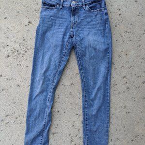 Authentic levi 711 Skinny Jeans size 29